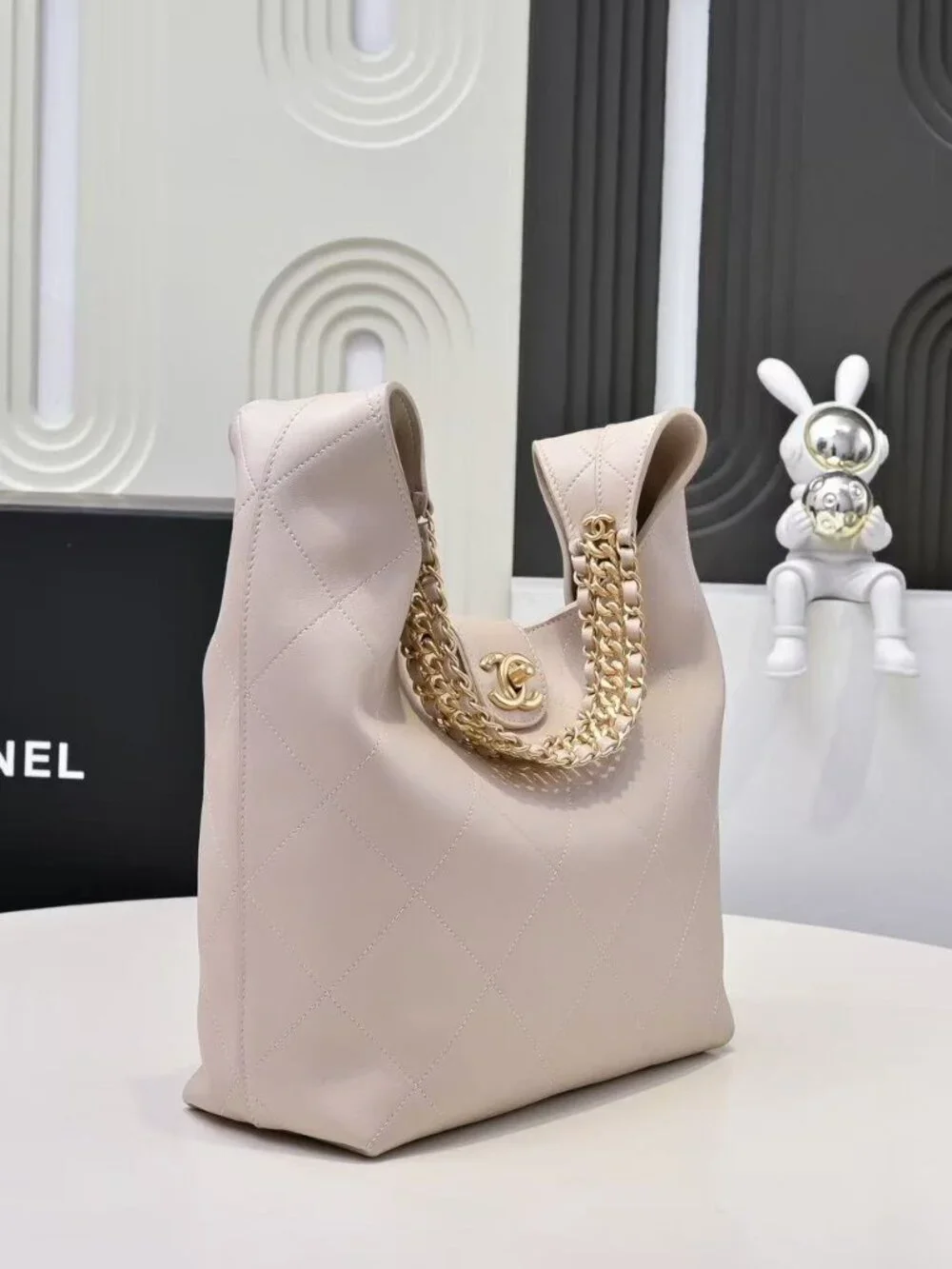 Classic Chanel Bag: A Stylish and Versatile Choice for Elegance
